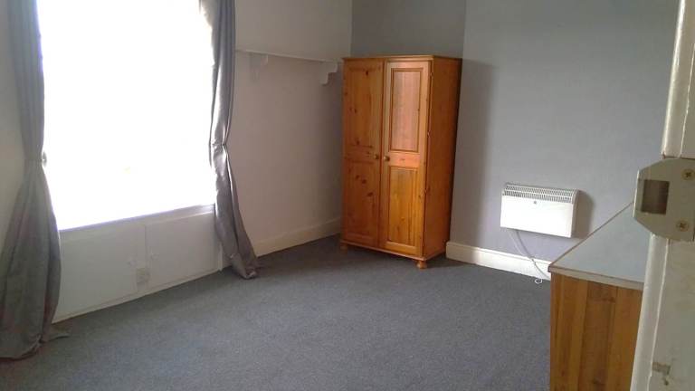 Clifton Redland Large Studio Flat/bedsit, own shower/kitchen, shared WC £850pm