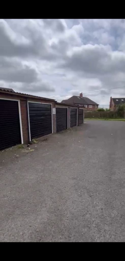 Lock up garage to rent Werrington 