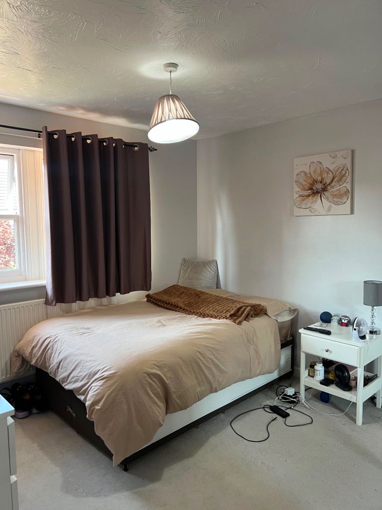 Spacious double room in Welcoming home