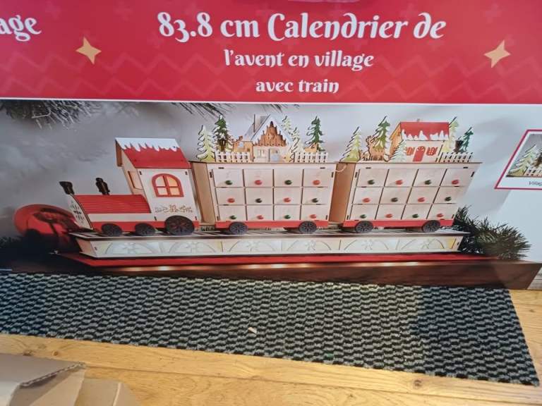 Christmas Advent Calendar Train – Village Theme, New