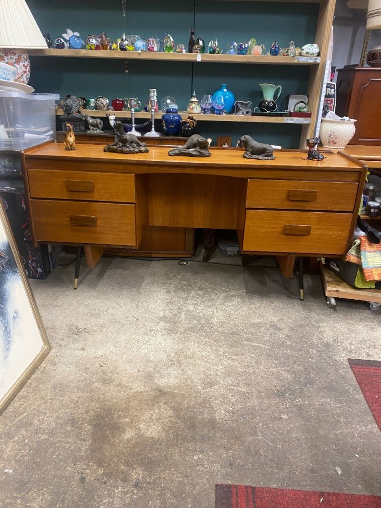 Scandinavian style desk in great condition 