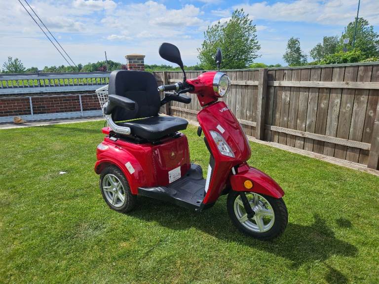 **2024 Veleco ZT15 8mph mobility scooter ** local delivery available **