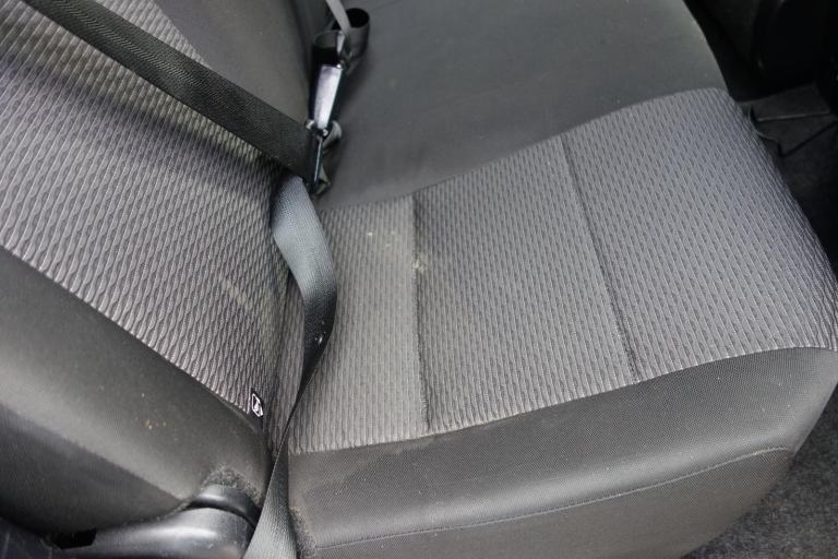 Toyota Hilux 2.4 D-4D Active Pickup Extended Cab 4dr Diesel Manual 4W... 2020/20