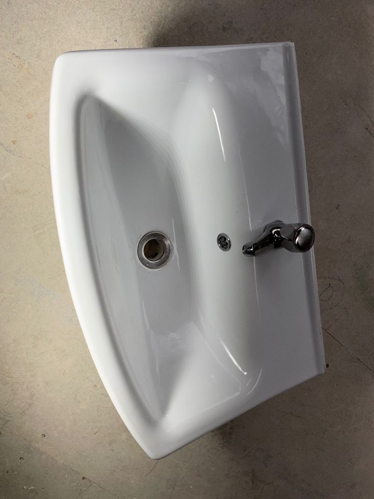 White ceramic bathroom basin