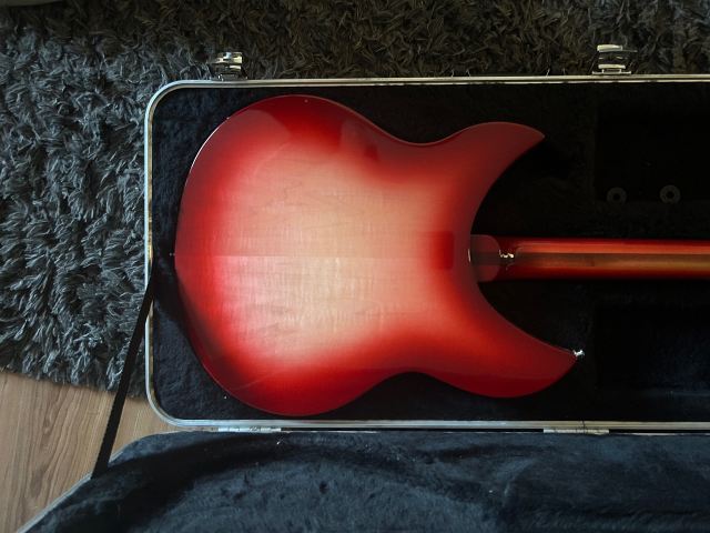 Rickenbacker 330 Fireglo 2004年製 2004 Rickenbacker 330 Fireglo | in Airdrie, North Lanarkshire