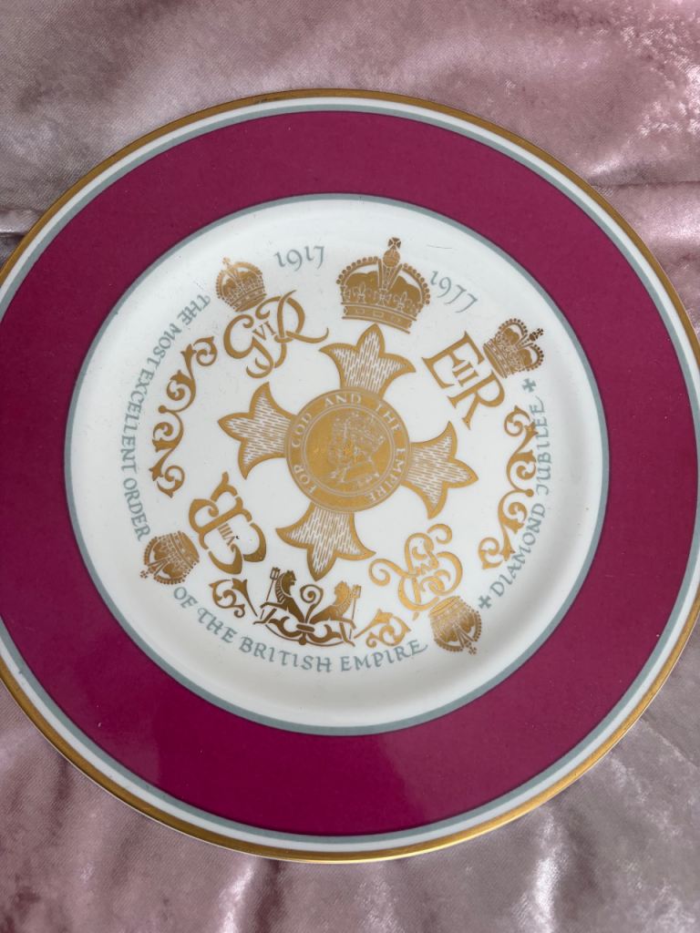 Queen Elizabeth II Diamond Jubilee Commemorative Plate 1917-1977