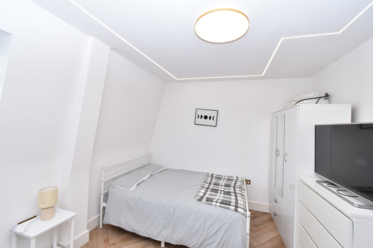 2 bedroom flat in Northolt Road, HARROW, HA2