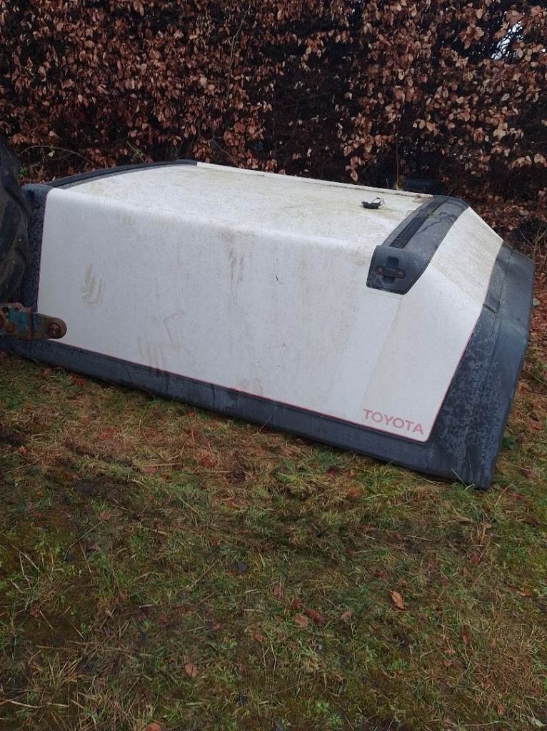 Toyota Hilux load cover
