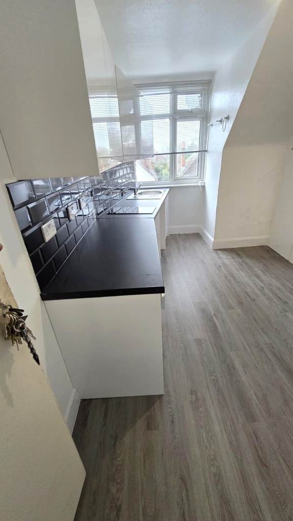 1 Bed flat - Highfield - BILLS INC - Available 14th July 2026