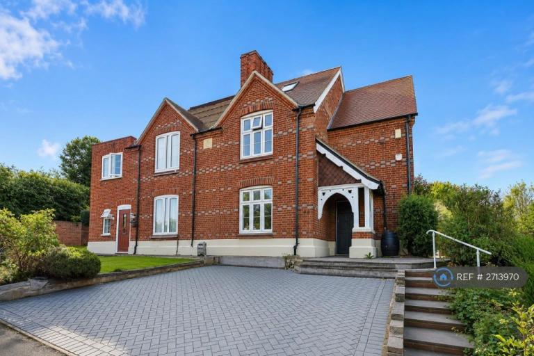 4 bedroom house in Harefield Road, Uxbridge, UB8 (4 bed) (#2713970)