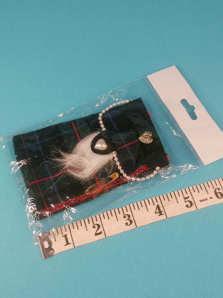 Brand new Sewing needle  holder.. Measurements on my add.