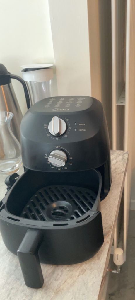 Black small air fryer with free baking paper 
