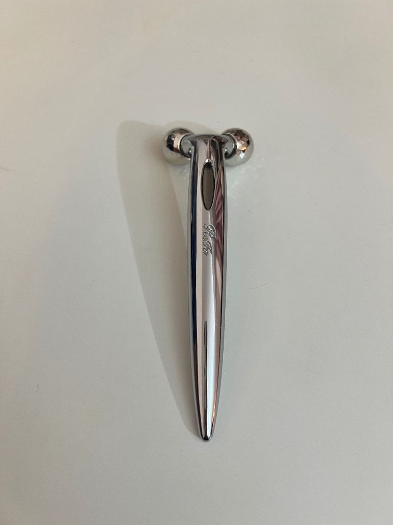 Authentic ReFa S Carat Eye & Face Microcurrent Roller (Silver) – Bought in Japan