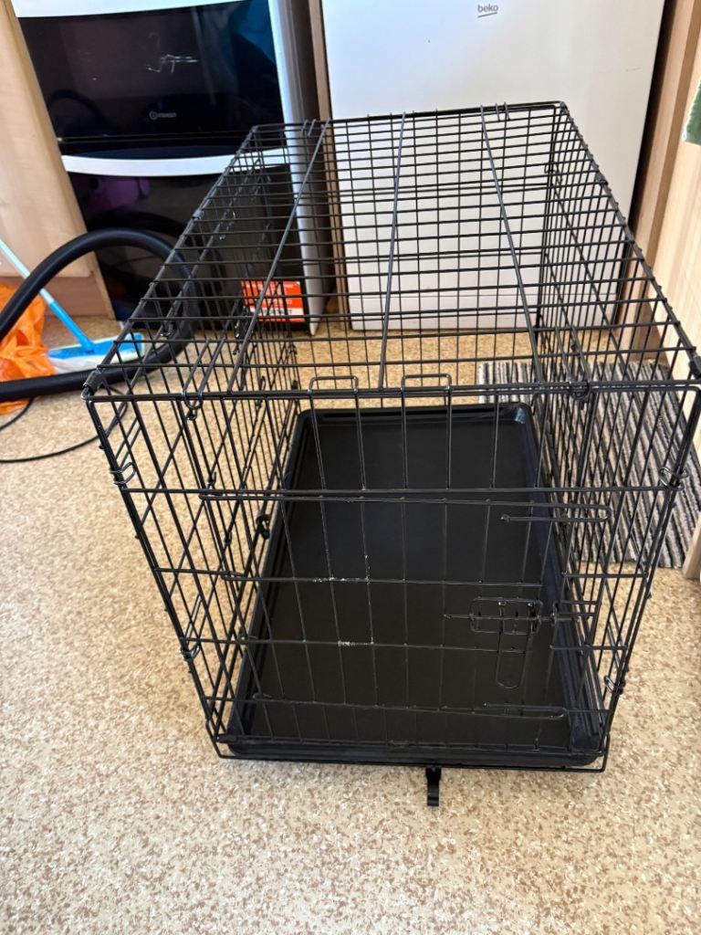 Small-medium dog crate