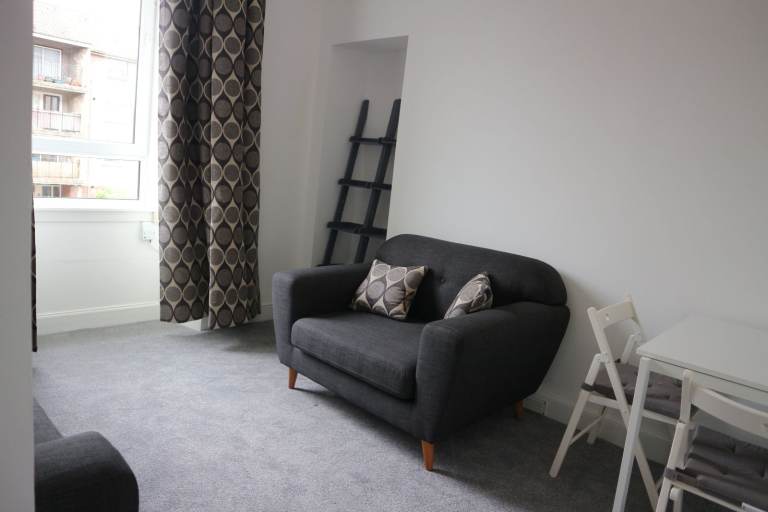 Lovely, 1 bedroom, furnished, 1st floor flat in Gorgie – available December