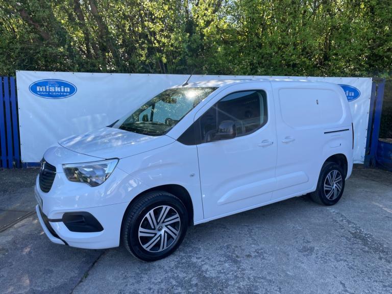 2023 Vauxhall Combo 2300 1.5 Turbo D 100ps H1 Pro Van In White PANEL VAN Diesel Manual