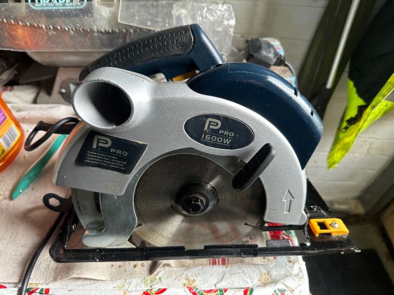 P Pro electric circular saw 1600W in good condition
