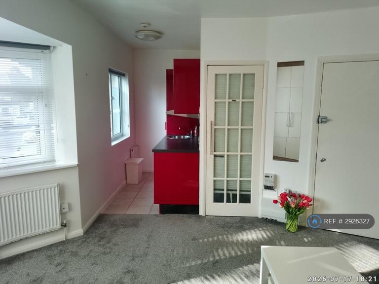 Studio flat in Headstone Lane, London, HA2 (#2926327)