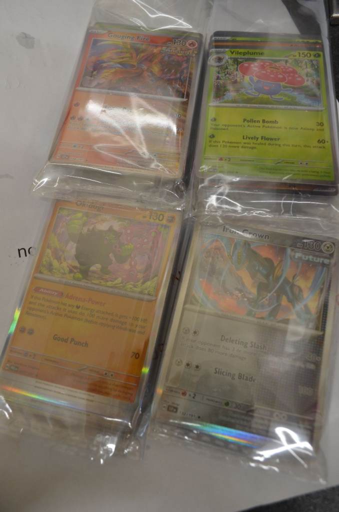 x4 PACKS of 25 Shiny Pokémon Cards English Holo Reverse  MINT UNOPENED  Condition