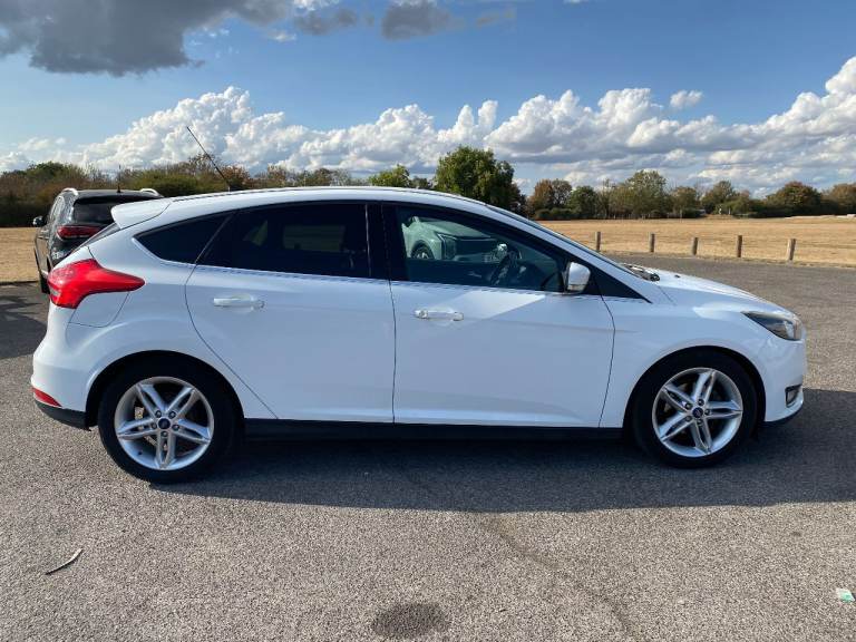 FORD FOCUS  1.0t TITANIUM  IN  EXCELLENT CONDITION  NEW BELTS NEW  SERVICE NEW MOT WARRANTY