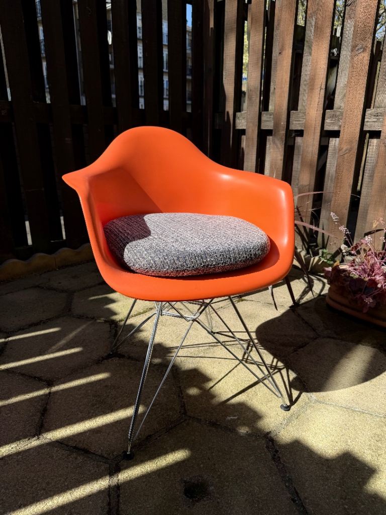 Replica Eames Shell Bucket Chair (DAR)