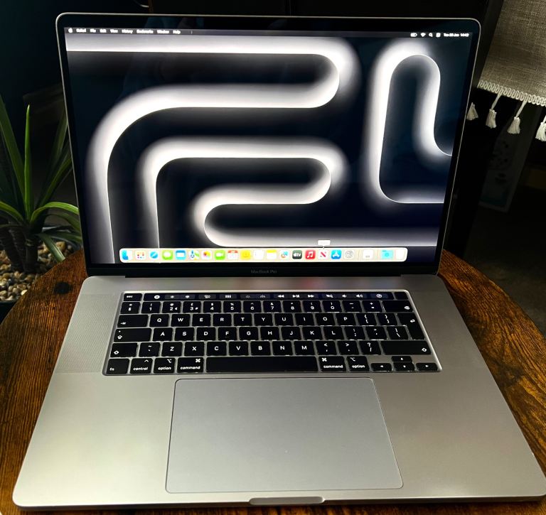 Apple MacBook Pro 16" | 2019 | Space Grey | 512GB SSD | 16GB RAM | Tahoe