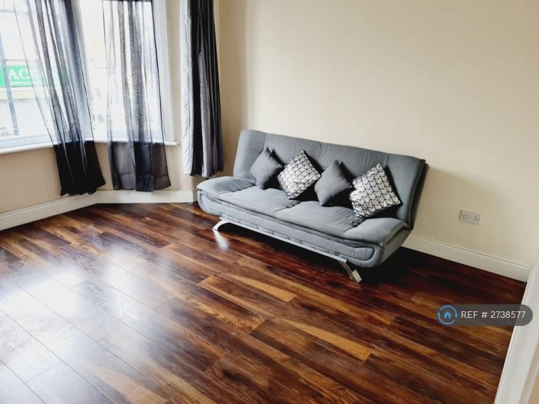 2 bedroom flat in Upton Park, London, E6 (2 bed) (#2738577)