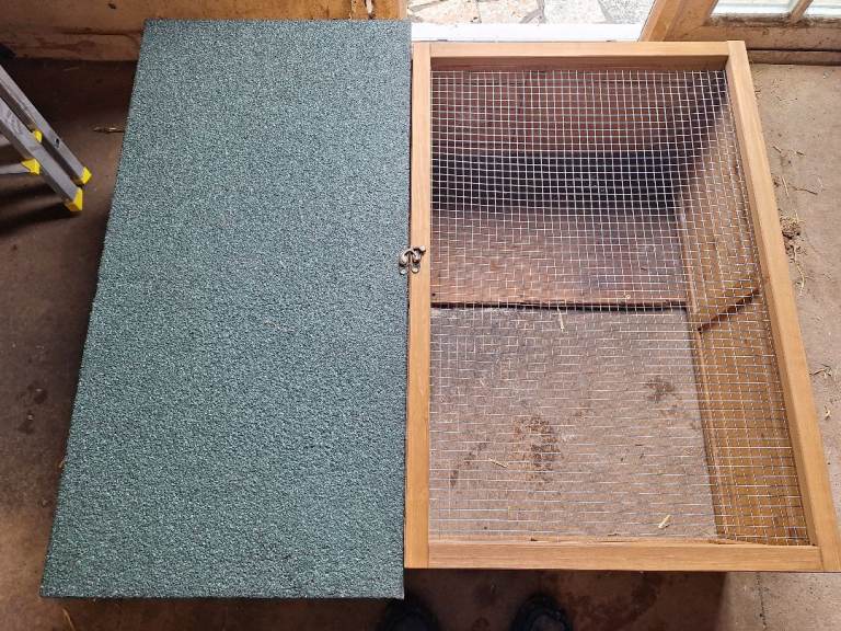 Pet hutch and run 