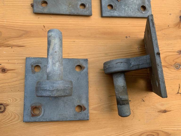 Galvanised Field or Garden 5 Bar Gate Hinges and Latch (for a pair of Gates)