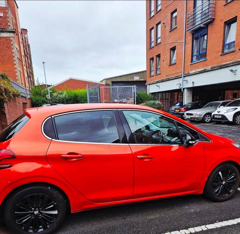 Peugeot, 208, Hatchback, 2015, Manual, 1199 (cc), 5 doors