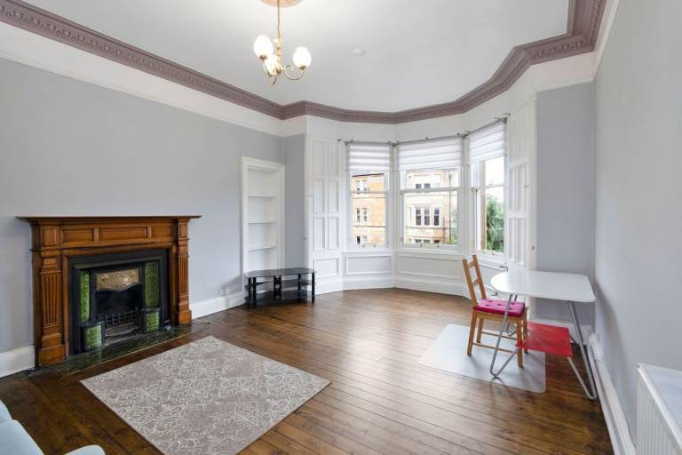 Impressive, 2 bedroom plus box room, 2nd floor flat in Marchmont – available May