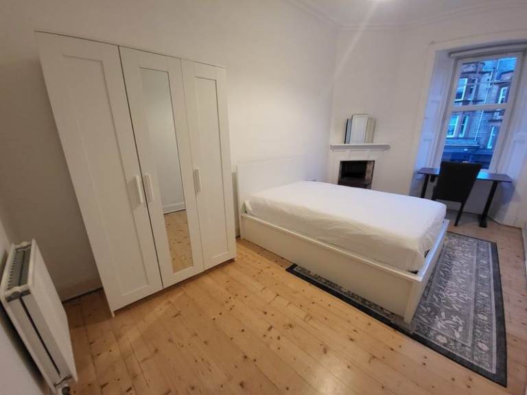 Nice room funished Edinburgh 