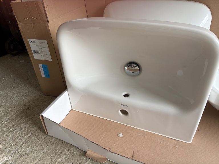 3 Duravit bathroom basins