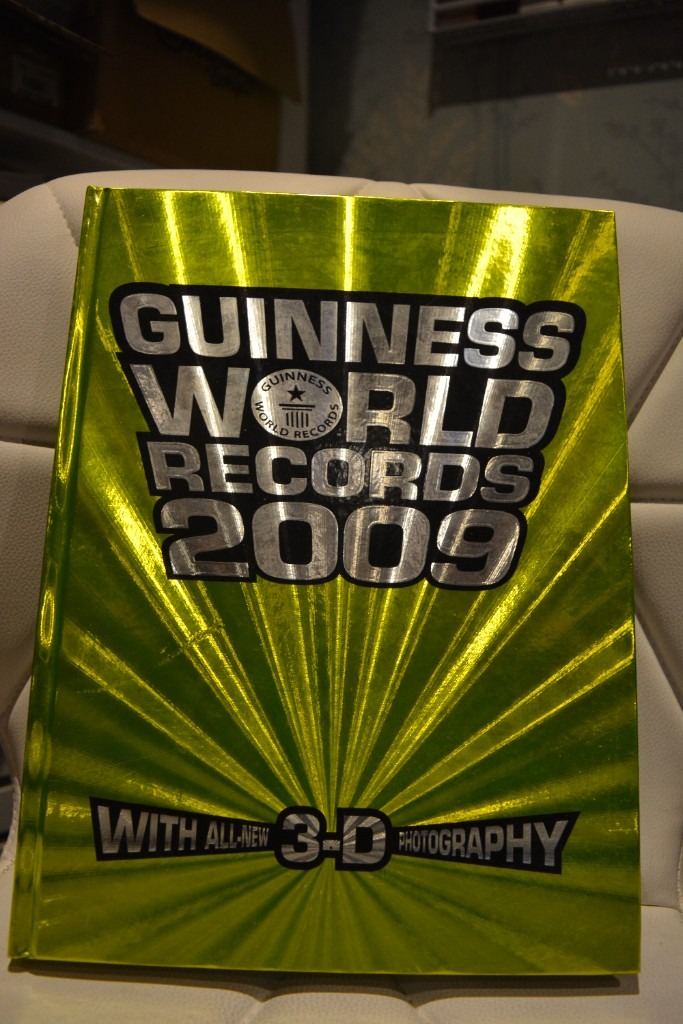 GUINNESS WORLD RECORDS WITH ALL NEW 3-D PHOTOGRAPHY BOOK
