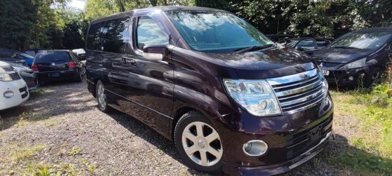 Nissan Elgrand 8 seat Petrol