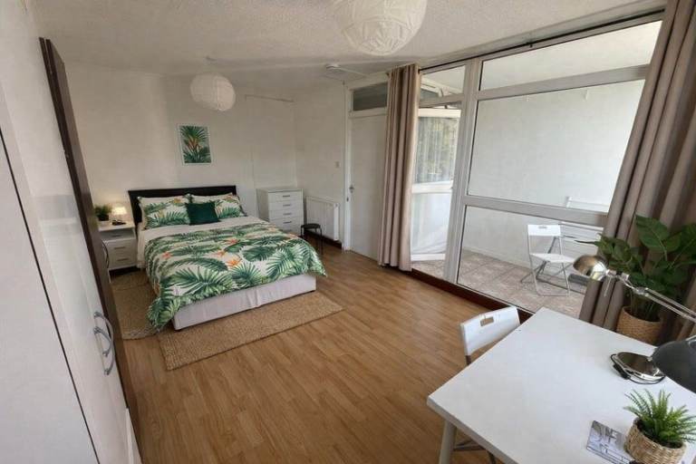 🏘️Spacious Rooms | Crossharbour | Close to Canary Wharf ♥️