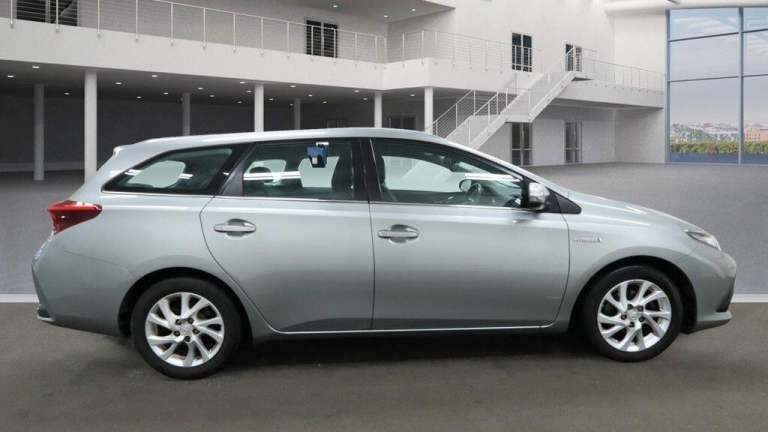 2018 Toyota Auris 1.8 VVT-h Icon Tech Touring Sports CVT Euro 6 (s/s) 5dr ESTATE Petrol/Electric ...