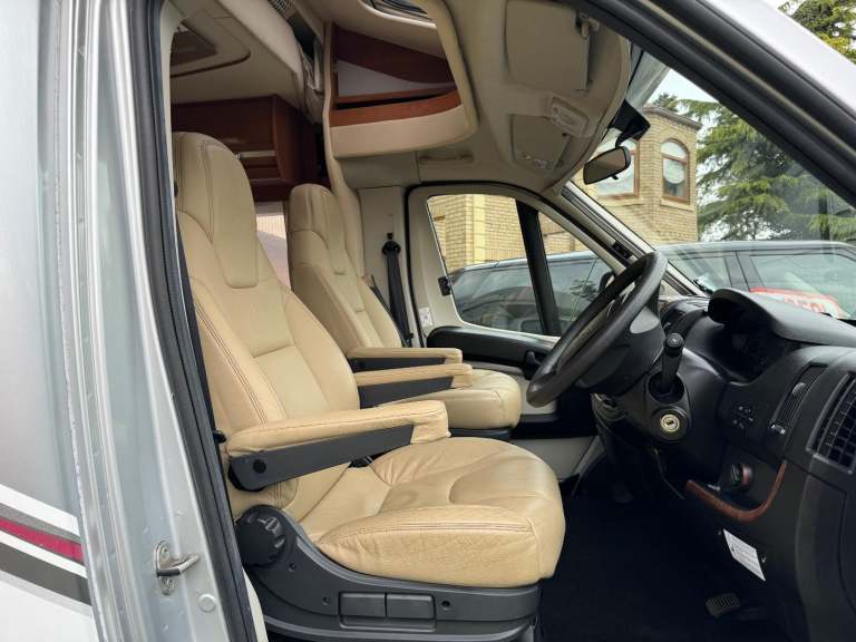 2015 FIAT RAPIDO 7065FF DESIGN MOTORHOME GENUINE 3500 MILES! FULL MOT STUNNING!!