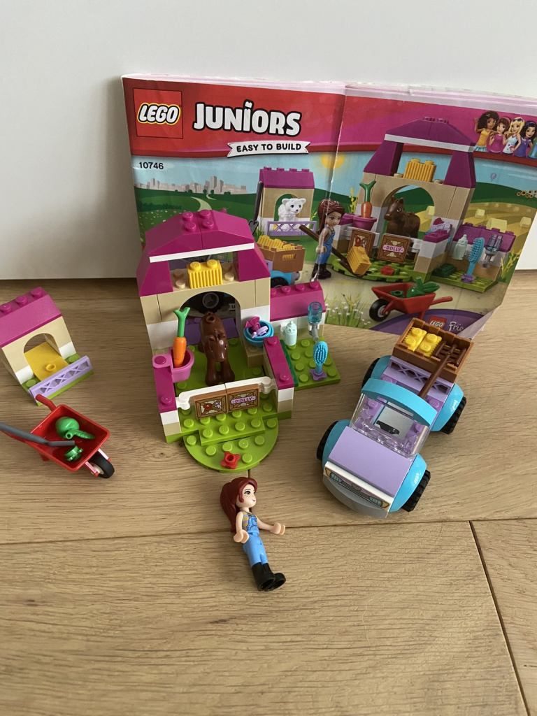 Lego Junior 10746 Mias Farm