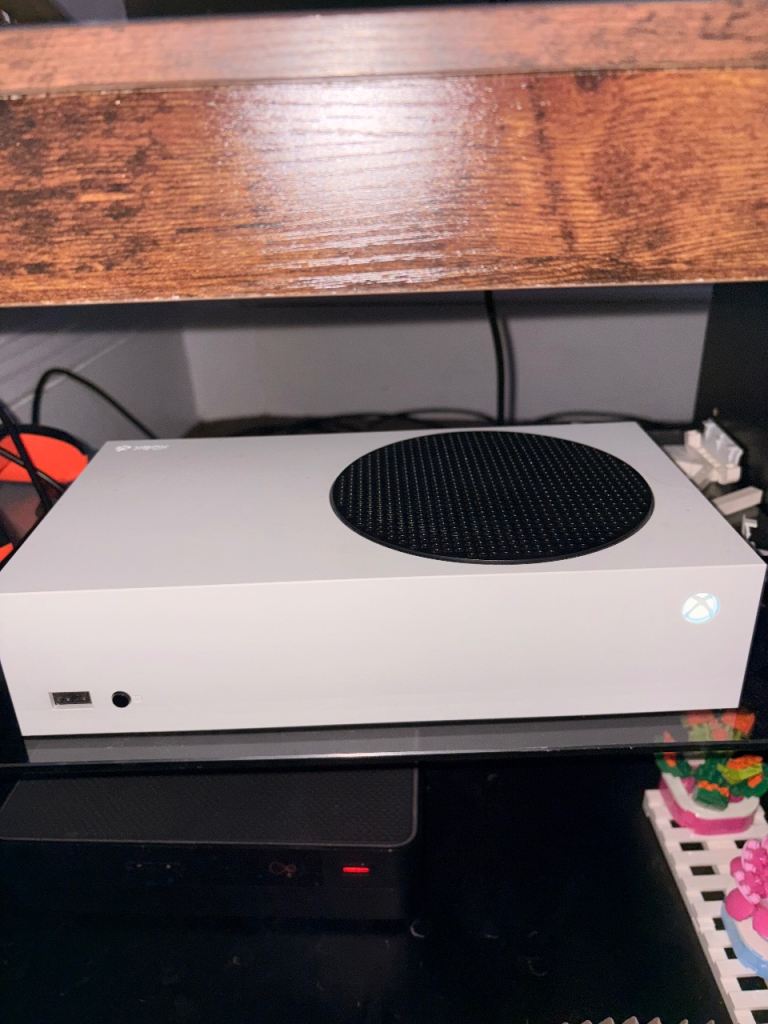 Xbox Series S 512GB white + controller , £240.00 for Sale in Linwood ...