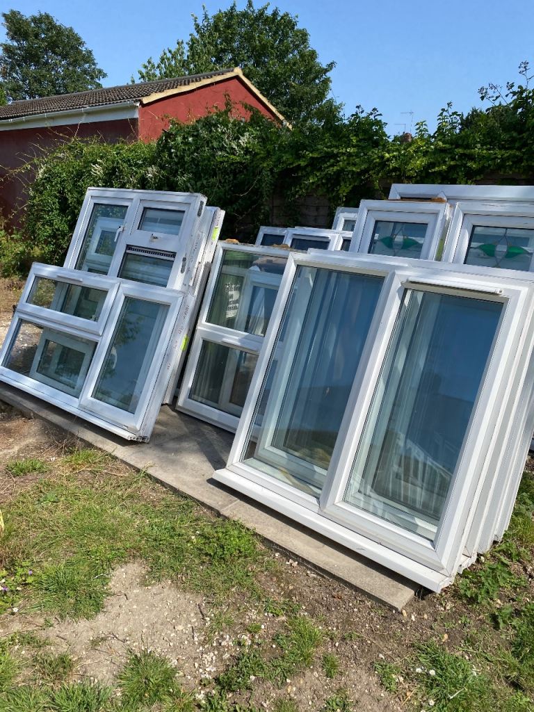 White UPVC Double Glazed Windows – Various Sizes, Good Condition can deliver 