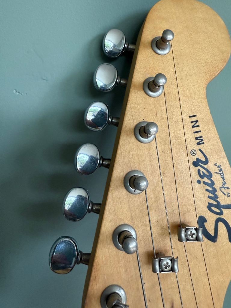 Fender Squier Mini Strat 3/4 Size mini Black Immaculate & Stand