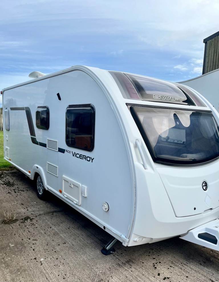 2013 SWIFT ACE VICEROY 4 BERTH CARAVAN IN EXCELLENT CONDITION