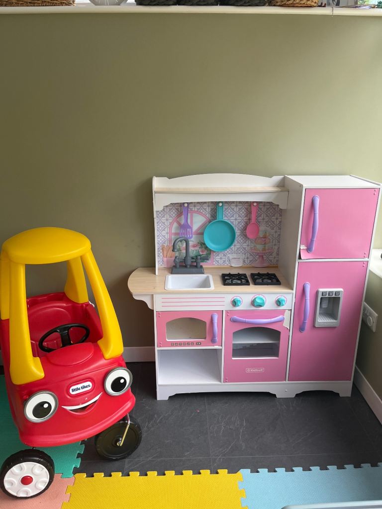 Kid craft kitchen