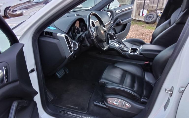 Porsche Cayenne 4.8T V8 Turbo SUV 5dr Petrol TiptronicS 4WD Euro 5 (s/s) (500 ps) Petrol Automatic