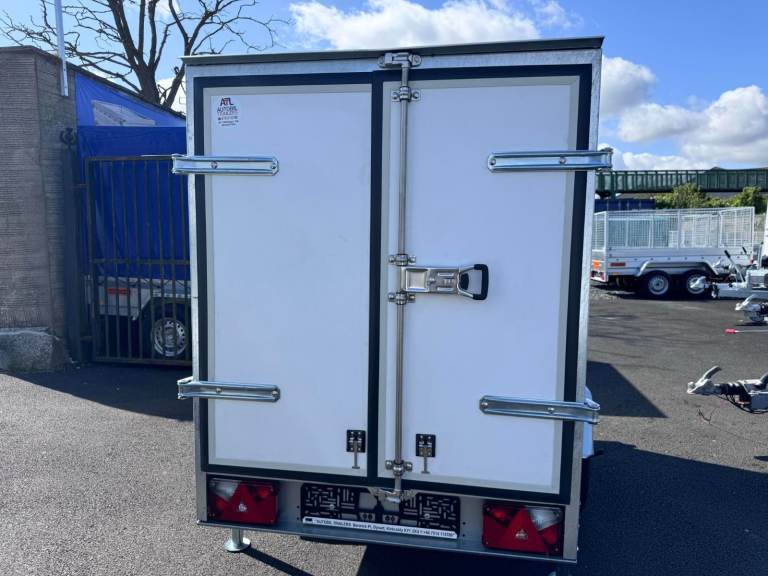 Brand New 6,8ft x 3,8ft x 4,1ft Single axle Box trailer with Barn doors 750KG Un braked