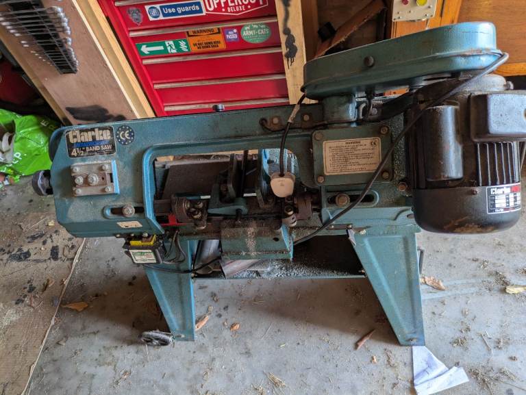 Clarke 4 1/2 metal band saw with extra bands 