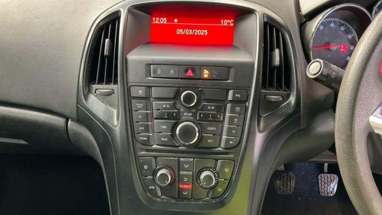 2013 Vauxhall Astra 1.4i 16V Active 5dr HATCHBACK PETROL Manual