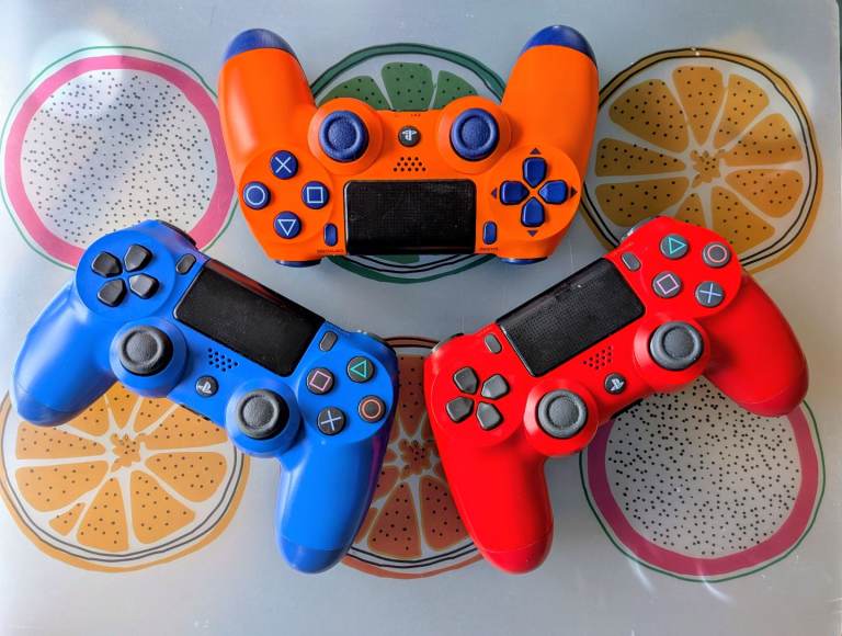 PS4 V2 Controller in Very Good Condition, No Drift and Works Perfectly!