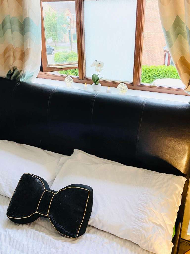 Spacious Bright Double Bedroom near Central MK